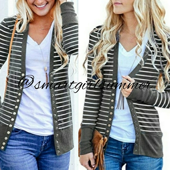 🆕⭐Grey white striped button cardigan⭐ - Picture 3 of 6